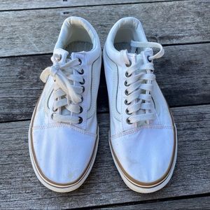 White Lowtop Vans Canvas Old Skool
